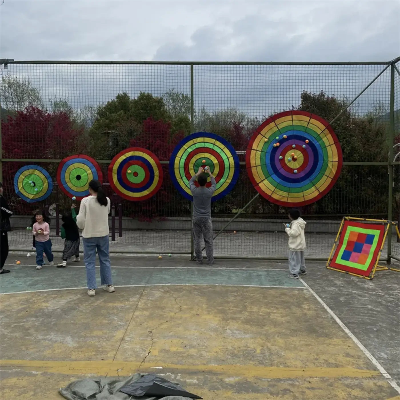 The Ball Depot : Dartboard Game Set Round Cloth Dart Board Outdoor Hrowing Sticky Ball Target Toy With 20 Balls for Parent-child Interaction Game