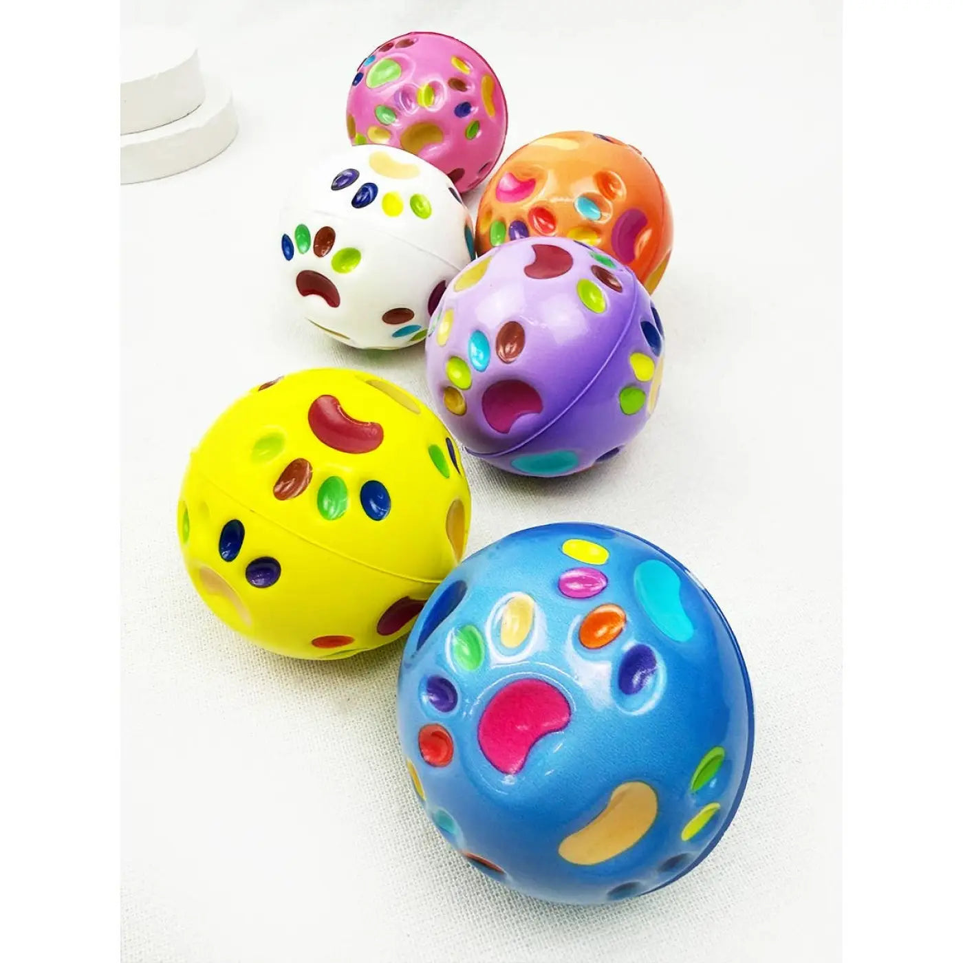 Love and Repeat bouncy balls: Paw Design Super High Bouncing Balls