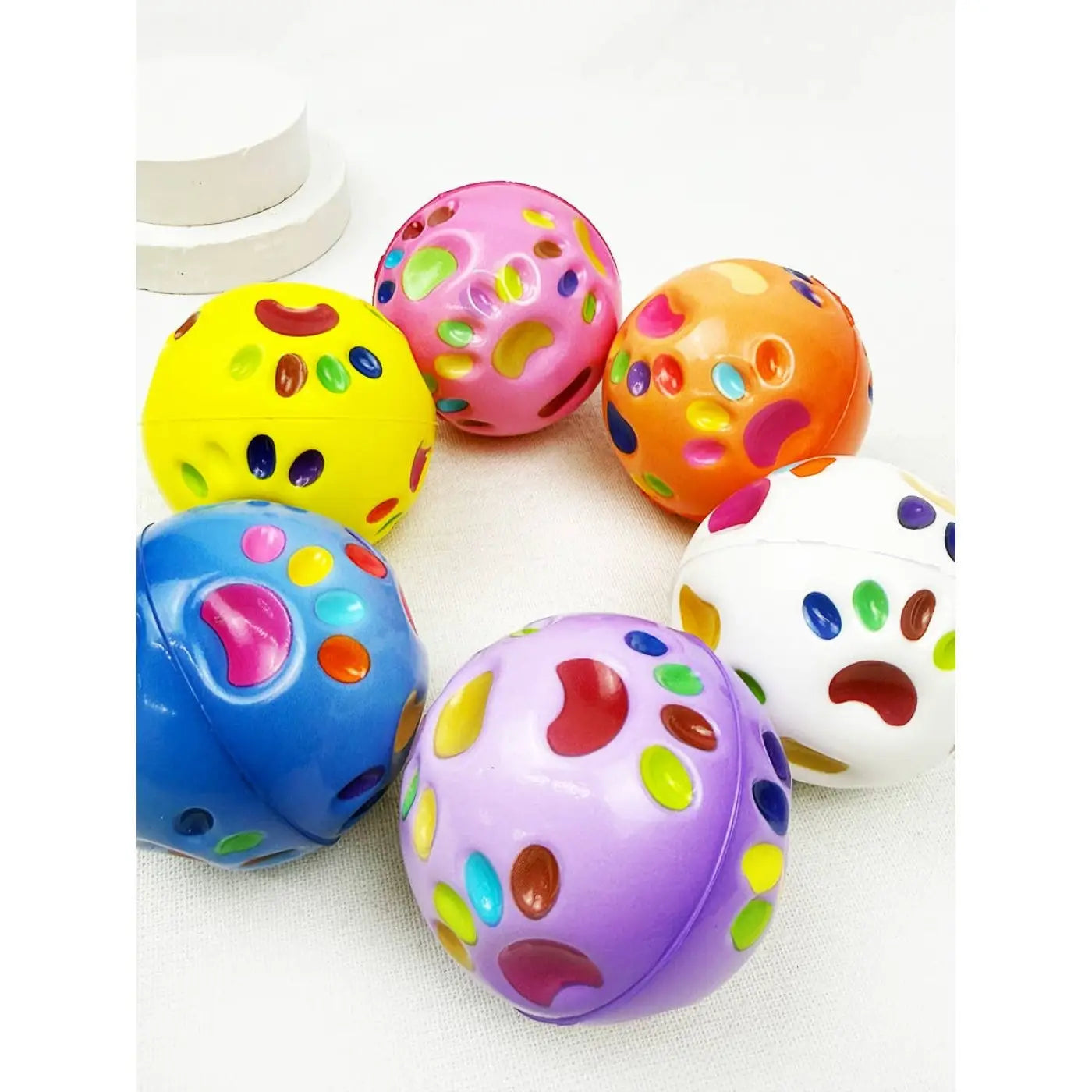 Love and Repeat bouncy balls: Paw Design Super High Bouncing Balls